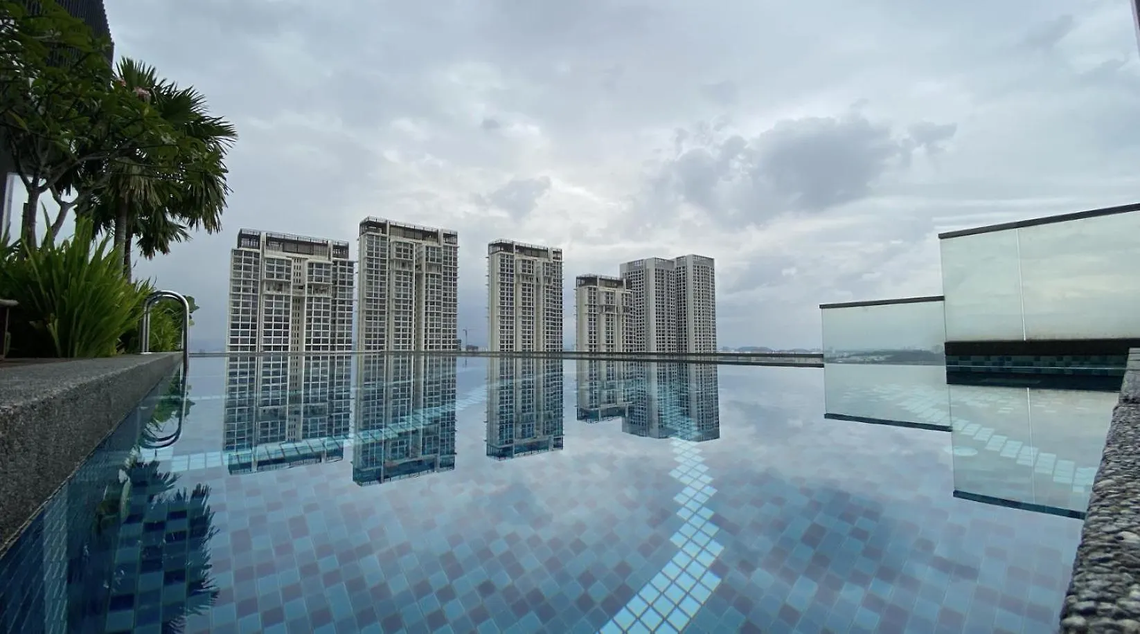25-Revo Aurora, Pavilion Kuala Lumpur